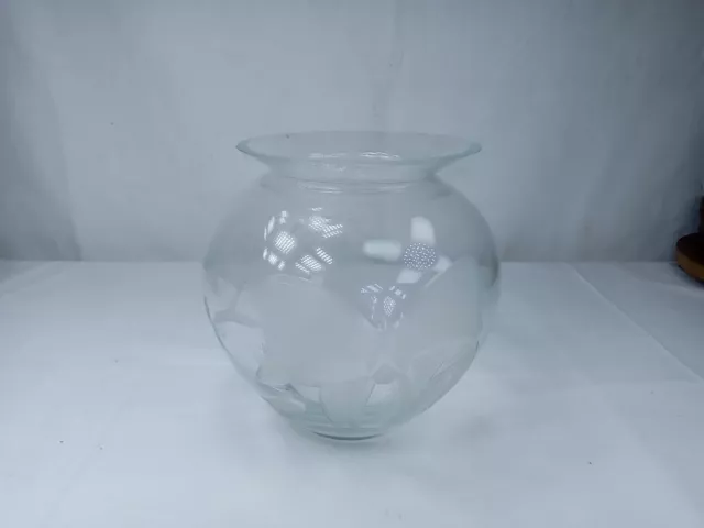 Vase en verre ancien au décor en creux nœud papillon rubans 13cm 2