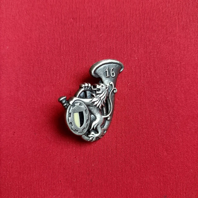 INSIGNE MILITAIRE 30 ème BATAILLON DE CHASSEURS A PIED FABRICATION Ancienne Non Marquee Avec Sa Fourragere Legion D Honneur