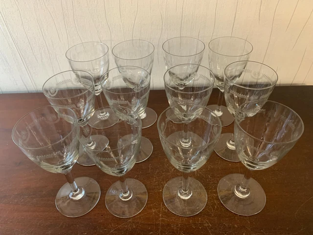 Saint Louis ? - Verres à eau en cristal finement gravés (8) - Catawiki
