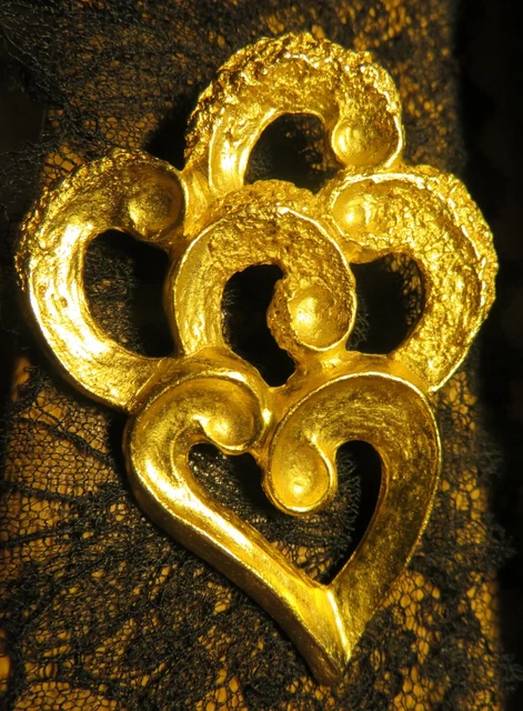 Broche Vintage Céline T Saxe Paris En Métal Doré - Modèle DN3640, État Correct