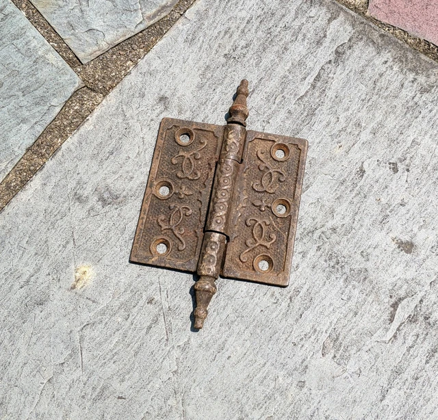 VTG 1 Eastlake Metal Ornate Door Hinge Hardware Steeple Top Victorian Decor Prop