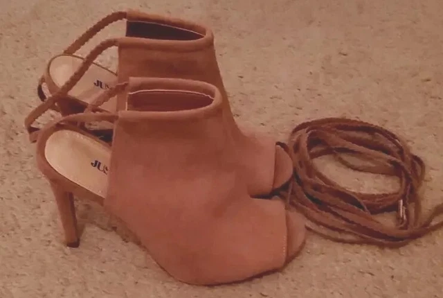 Sandals Lace Up Leg. High Heel. peep toe  womens Shoes 6.5. Preowned