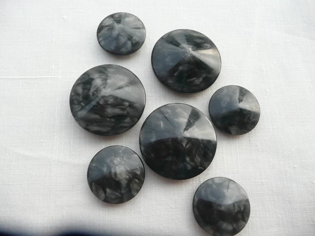 Lot De 17 Boutons Anciens En Bakélite - Assortiment De Couleurs, Occasion