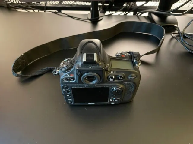 Nikon D800 DSLR Camera - Body + Battery  + Card Reader + Fast 64gb Card