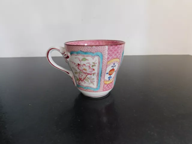Tasse en porcelaine de Sarreguemines décor Minton