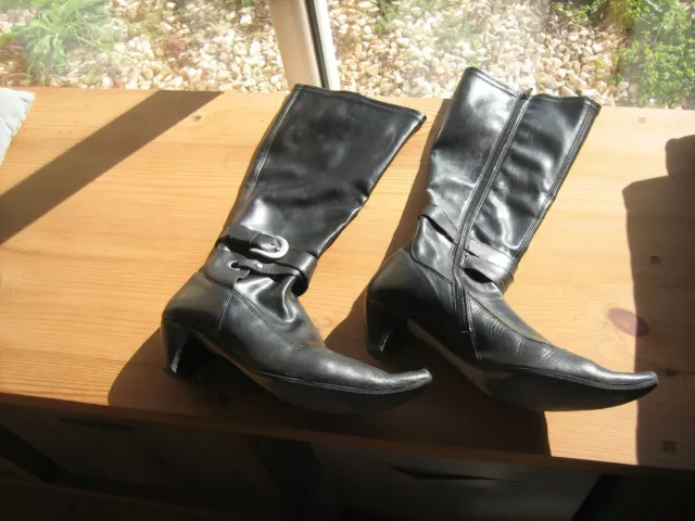 Bottes femme, noire, cuir  WE DO  pointure 39  talon 5 cm.