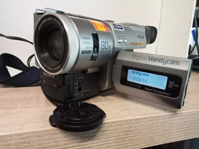 Caméscope Sony Digital Handycam DCR-TRV110E PAL 8mm Video 8 Hi8 Digital 8 Caméra