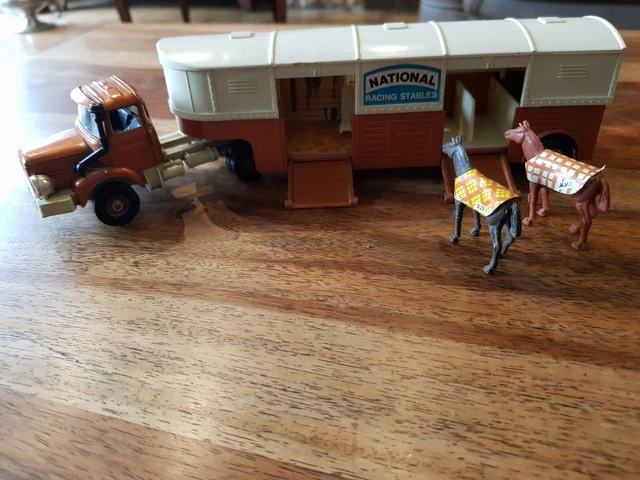 Lot Vintage 2 Chevaux Far West + Caravane Sans Roues - Jouets Années 70/80