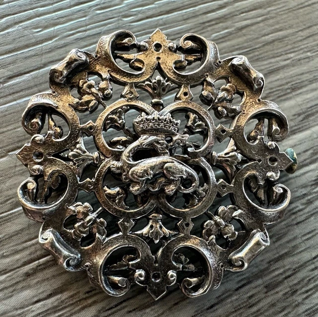 Broche Ancienne Salamandre Et Couronne En Métal Argenté (occasion, Bon état)