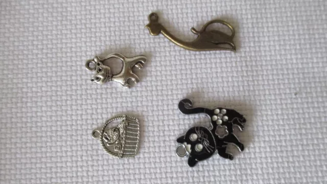 Lot 4 charms chat cat