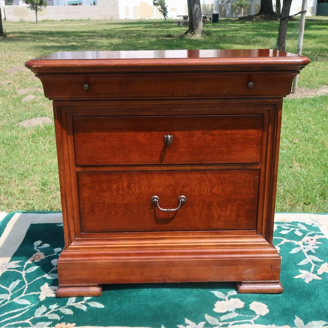 Thomasville 3 Drawer Nightstand End Table Model 42611-810