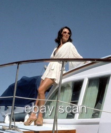 Natalie Wood Beautiful On Her Yacht     8X10 Photo  383