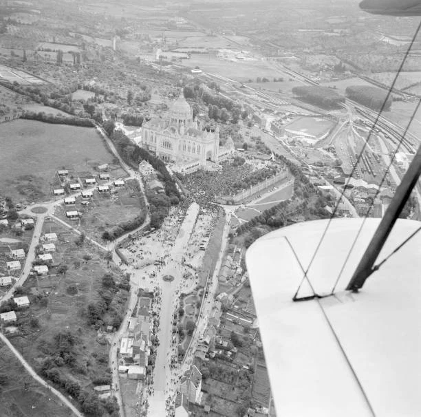 BASILICA OF SAINTETHERESE de l'EnfantJesus in Lisieux 1954 Old Photo