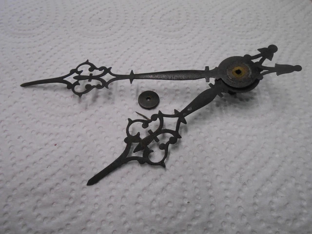 Paire D'Aiguilles Noires Pour Montre Ancienne - Neuves - Sans Marque