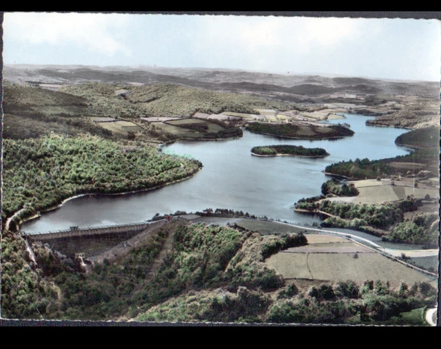Prés de LORMES (58) BARRAGE du BOIS DE CHAUMECON en vue aérienne