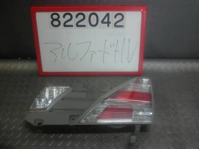 TOYOTA Alphard 2005 CAA-ATH10W Luce 8158058060 [usata] [PA24341279]