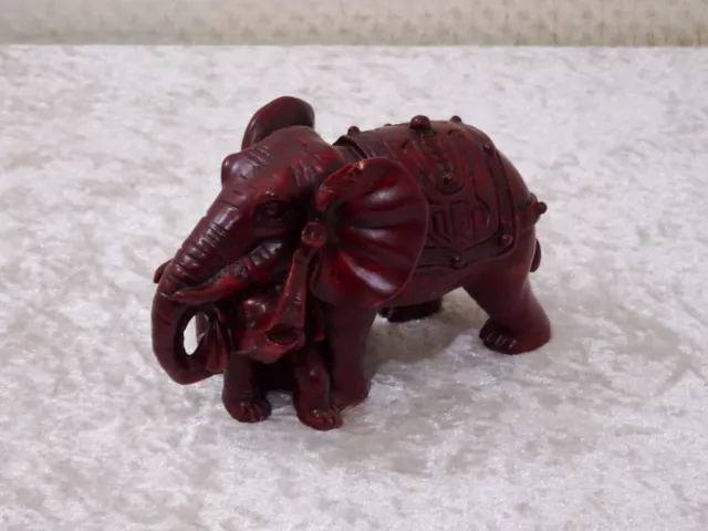 ZH7QpM - Elephant & Baby Figure Synthetic Resin Red Vintage-Sil - 7,5 CM - 320 G