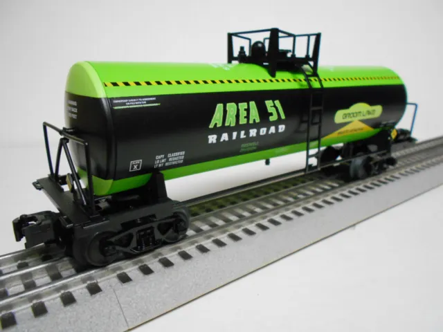Lionel 2023050 T Area 51 Railroad Alien Groom Lake Uni-Body Tanker O Gauge Train
