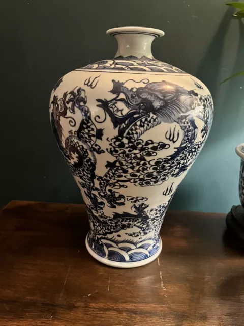 LARGE CHINESE BLUE AND WHITE PORCELAIN BALUSTER Vase Dragon Chasing Pearl 3