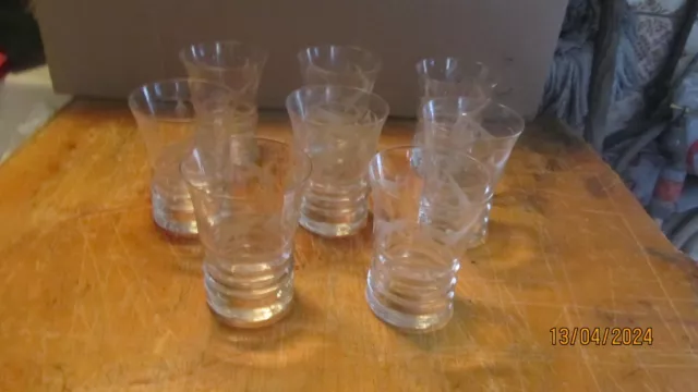 lot de 8 anciens verres gravés