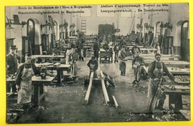 CPA RARE BELGIUM RUISELEDE RUYSSELEDE École ATELIER APPRENTIS TRAVAIL du BOIS