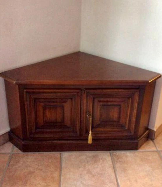 Angoliere per TV Angoliera per TV Arte Povera arredamento