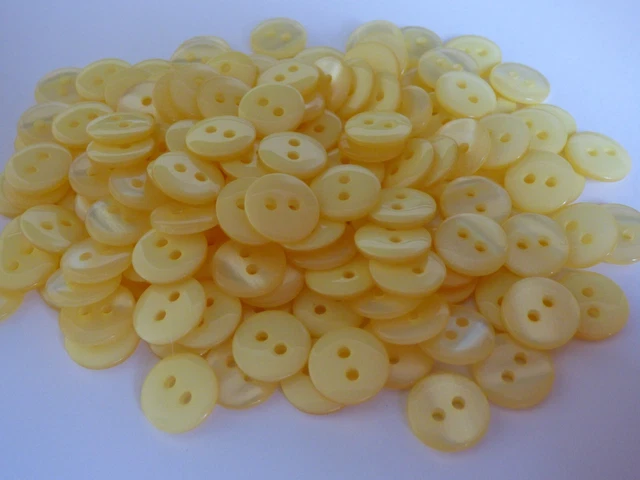 11 Mm Gelb 2 Loch Knöpfe X 30 Spielzeug Puppenherstellung Baby Scrapbooking Kartenherstellung 