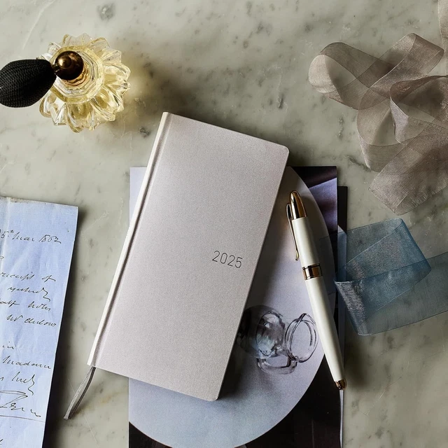 HOBONICHI TECHO 2025 weeks English version Starting in January Weekly