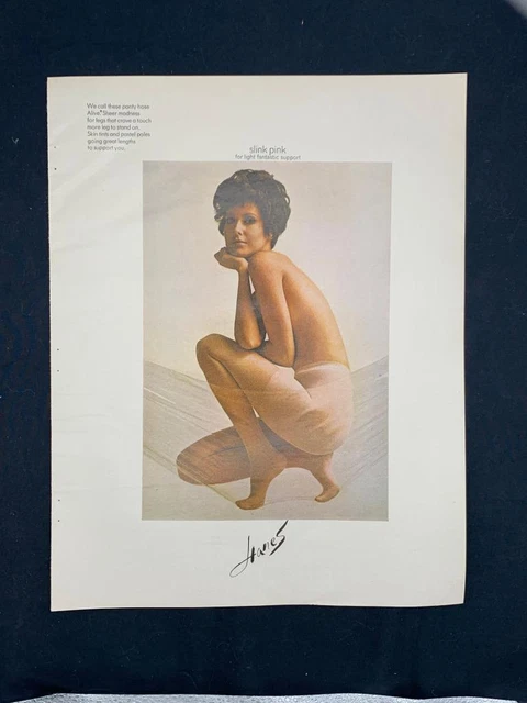Magazine Ad*- 1968 - Hanes Pany Hose - Sexy lady