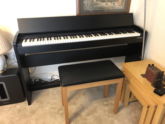 ROLAND F 140R DIGITAL Piano Black Barely Used in Great Condition w