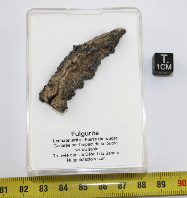1 Folgorite Nel Una Scatola (Meteorite Tektit - 002)