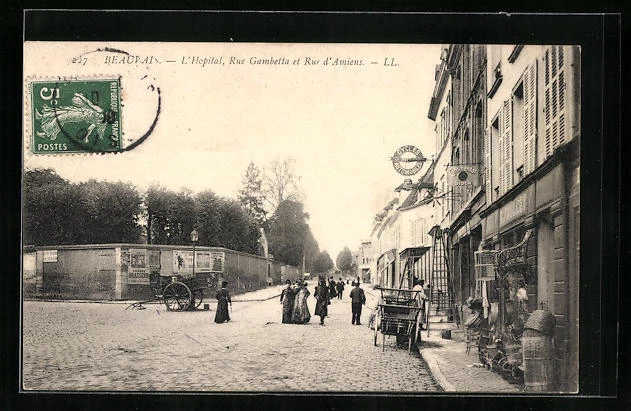 CPA Beauvais, L´Hopital, Rue Gambetta et Rue d´Amiens