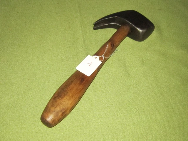 Outil ancien marteau brochoir maréchal ferrant fer forgé