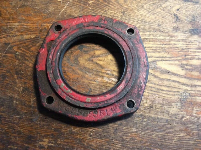 Case IH Rear Axle Retainer  395883R1 For 656
