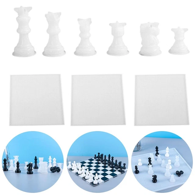 Photo pièces en plomb de jeu d'échec, fond blanc | Adobe