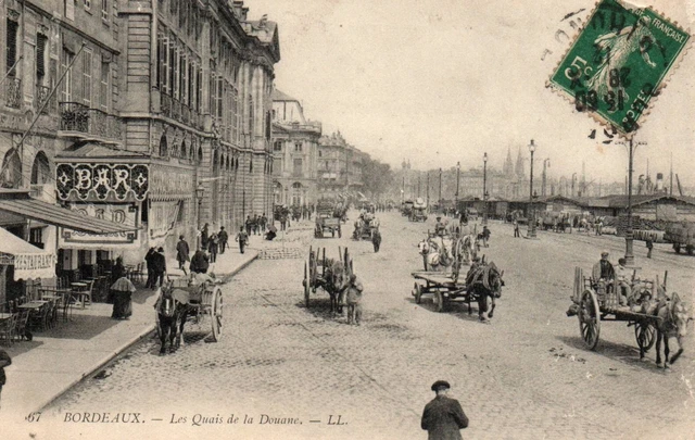 CPA 33 - BORDEAUX (Gironde) - 67. Les Quais de la Customs (couples)