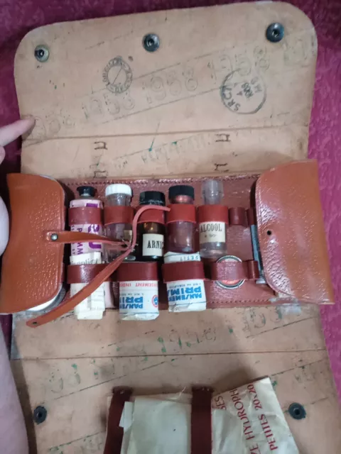 Ancienne trousse médicale d'urgence  de premier secours La Poste 1958 Facteur