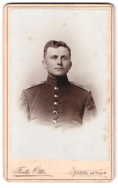 Fotografie Fritz Otto, Kastel am Rhein, Mainzer-Str. 31, Portrait Soldat in Uni