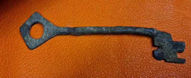 FIRST HALF 14th CENTURY WROUGHT COLLECTIBLE IRON   LOCK KEY **17.7 cm**