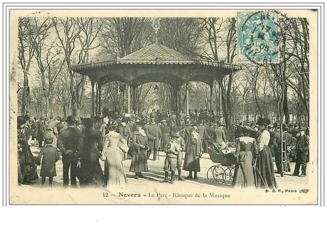 58.Nevers.le Parc.kiosque De La Musique.plie
