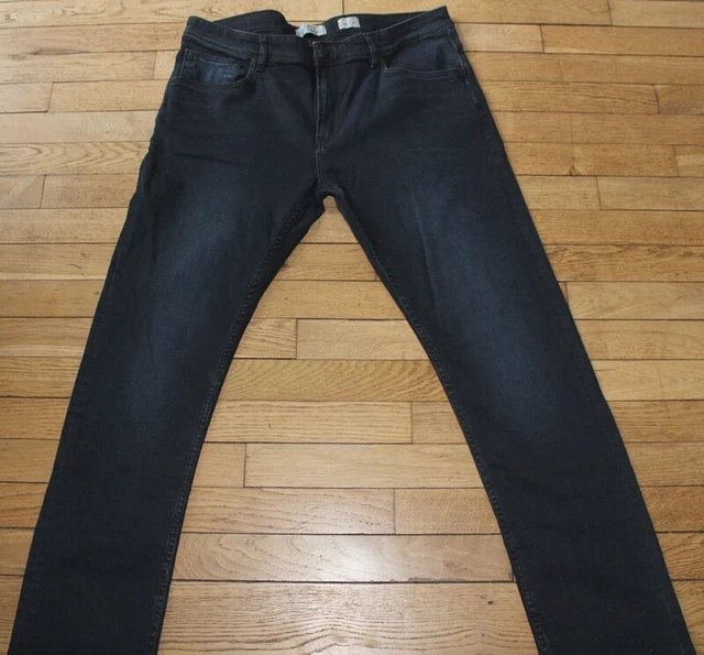 Jean Homme Celio - Taille 40 (W30/L30) - Coupe Droite Classique - 98% Coton, 2% élasthanne - Occasion Très Bon état