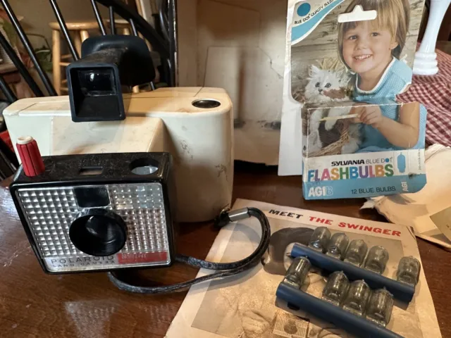 Polaroid Land Camera Swinger Model 20 White w/ORG Box, Bulbs Vintage.
