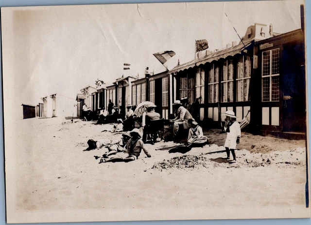 France, Family on the beach, Vintage albumen print, ca.1890 Vintage print