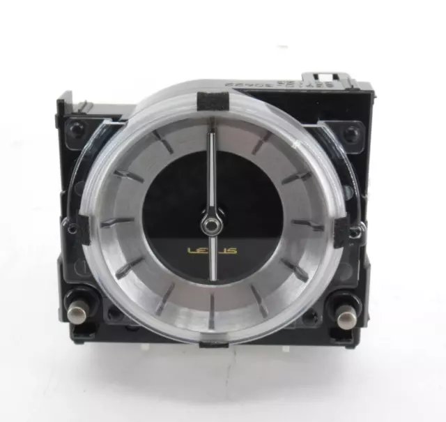 Lexus horloge top