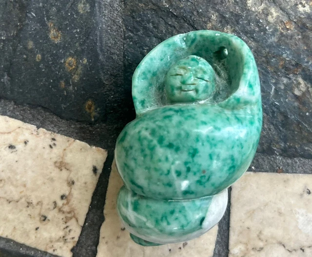 Unknown Green Stone Alaska Eskimo Baby In Sea Shell Pendant
