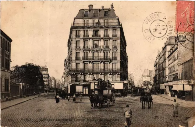 CPA AK PARIS 15e Carrefour Rue du Cherche-Midi Rue de Vaugirard (573715)