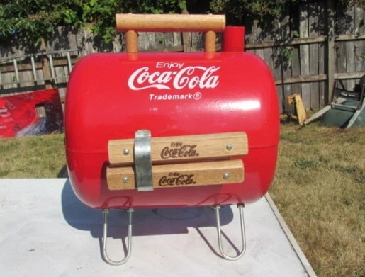 Illustration Vintage D'un Crâne Piégé Dans Une Canette De Coke Avec De