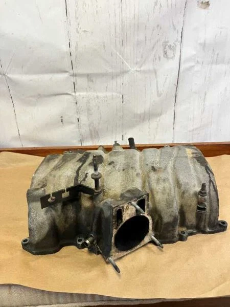 1996-1999 GMC suburban 2500 7.4L 454 Vortec Upper Intake Manifold Assembly