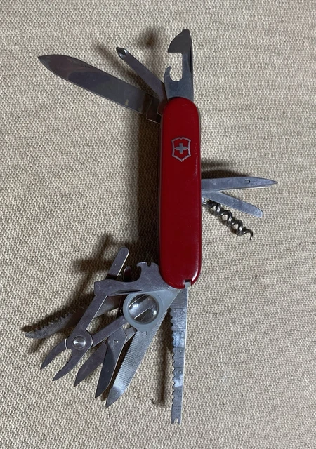 Set De 2 Couteaux D'office Victorinox - 1 Lisse + 1 Denté - Rose Vif - Lame Précise Et Durable - Pour Cuisine
