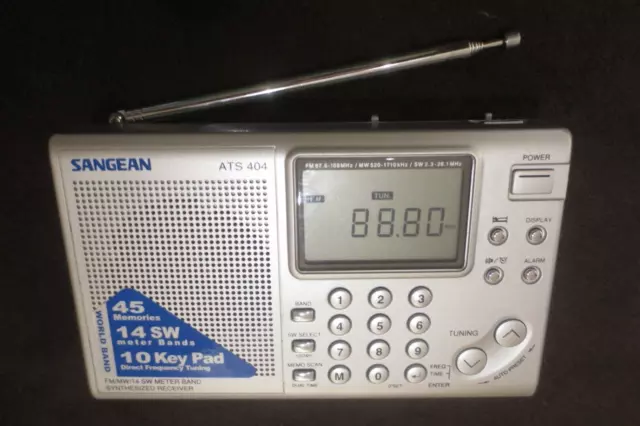 Sangean ATS 404 Weltempfänger silber 45 Senderspeicher Radio FM/MV/UKW TOP